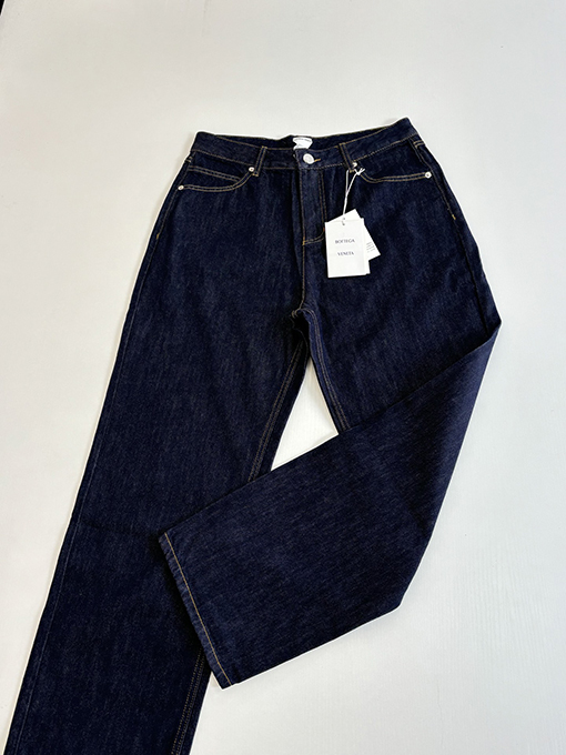 ボッテガヴェネタ クラシックな織りレザーウォッチポケットジーンズ