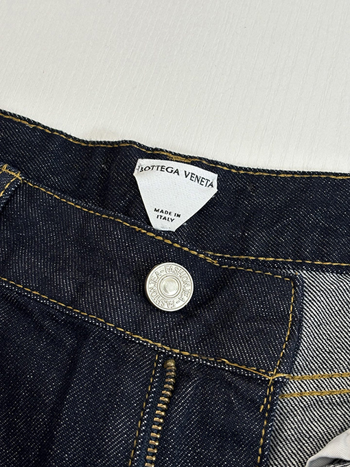 ボッテガヴェネタ クラシックな織りレザーウォッチポケットジーンズ