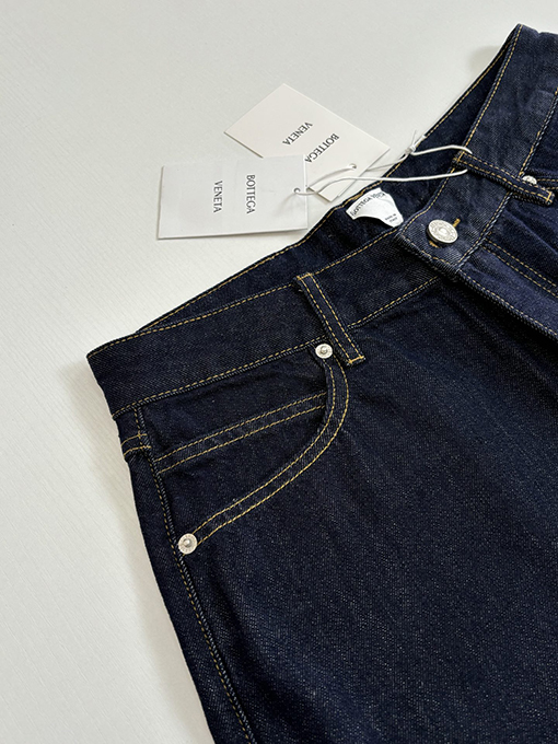 ボッテガヴェネタ クラシックな織りレザーウォッチポケットジーンズ