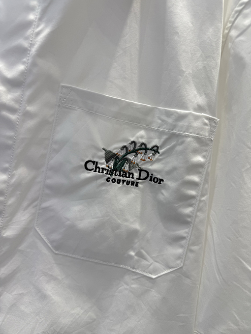 ディオールスーパーコピー Christian DIOR Couture ポケット刺繍入りスズランスローガン半袖シャツ