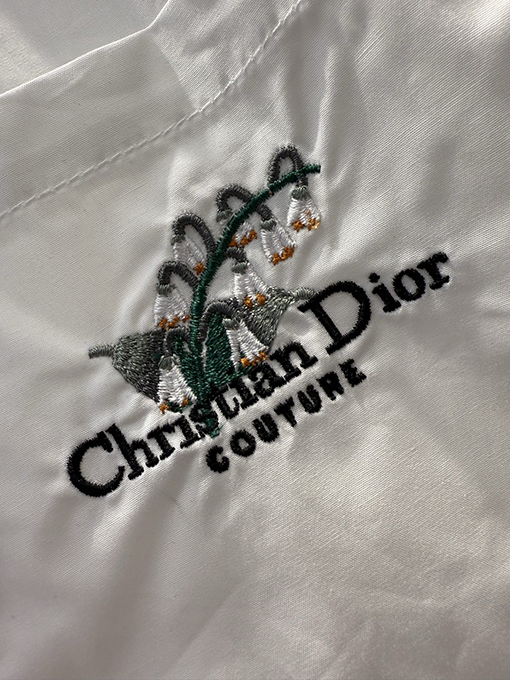 ディオールスーパーコピー Christian DIOR Couture ポケット刺繍入りスズランスローガン半袖シャツ