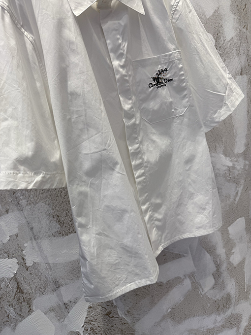 ディオールスーパーコピー Christian DIOR Couture ポケット刺繍入りスズランスローガン半袖シャツ