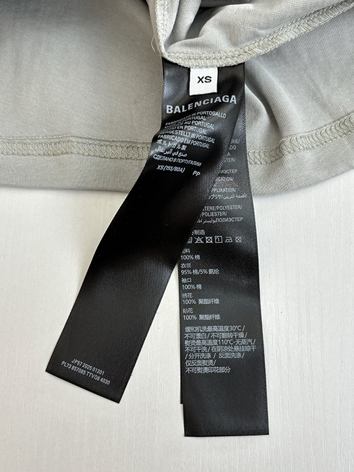 バレンシアガ Balenciaga FOOTBALL マンチェスターユナイテッドとの共同ブランドVネック半袖ジャージTシャツ