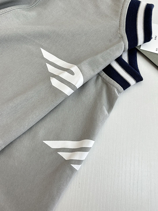 バレンシアガ Balenciaga FOOTBALL マンチェスターユナイテッドとの共同ブランドVネック半袖ジャージTシャツ