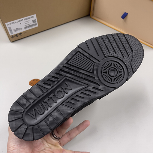 ルイヴィトンコピー Trainer Sneaker スタイリッシュなカップルスニーカー