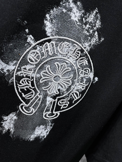 クロムハーツスーパーコピー サンスクリット刺繍クロス半袖Tシャツ