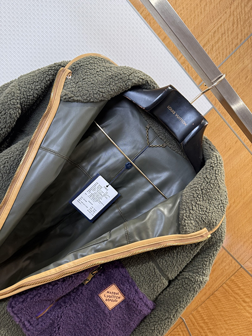 ルイヴィトンスーパーコピー カラーブロックのラムウールスタンドカラージップアップジャケット