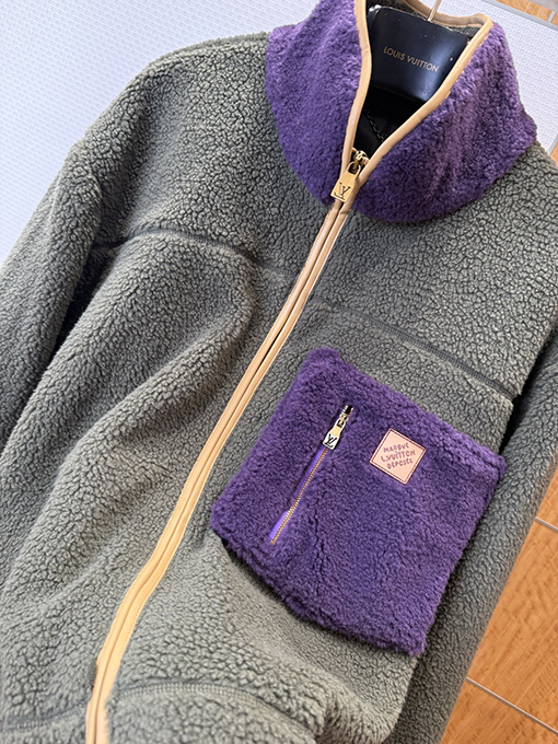 ルイヴィトンスーパーコピー カラーブロックのラムウールスタンドカラージップアップジャケット