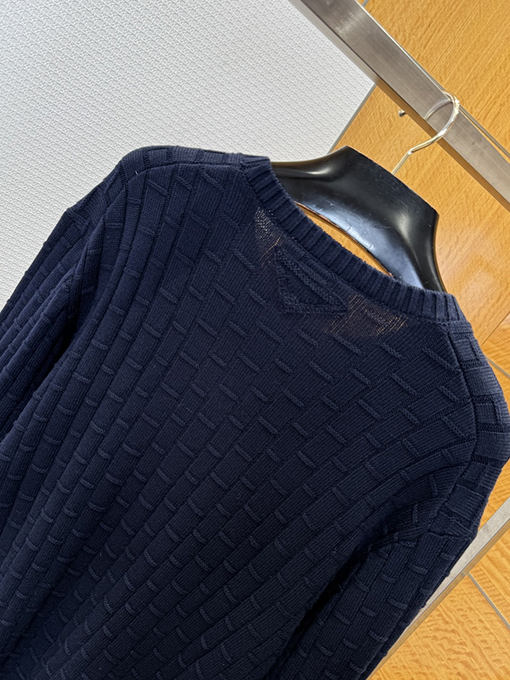 プラダコピー 三角形の竹編みクルーネックセーター