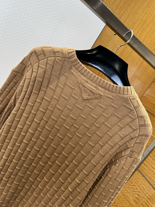 プラダコピー 三角形の竹編みクルーネックセーター