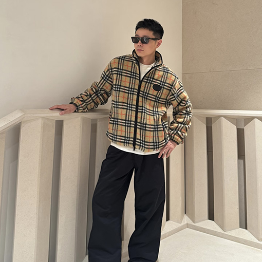 バーバリー チェック柄ラムウールジップアップジャケット