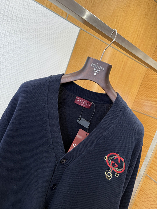 グッチ 新年のランタン刺繍ニットカーディガン