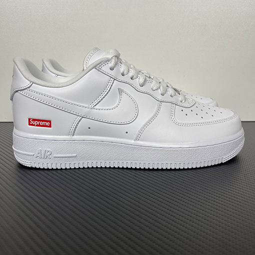 シュプリーム X ナイキ AF1 ローカットスニーカー