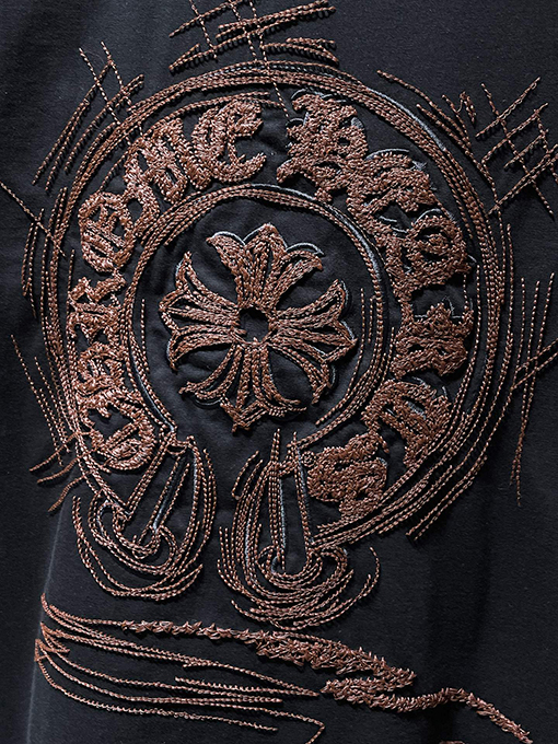 クロムハーツ ウォッシュとダメージをしたクラシックな馬蹄刺繍の半袖Tシャツ