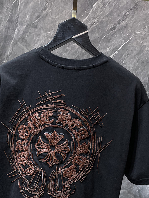 クロムハーツ ウォッシュとダメージをしたクラシックな馬蹄刺繍の半袖Tシャツ