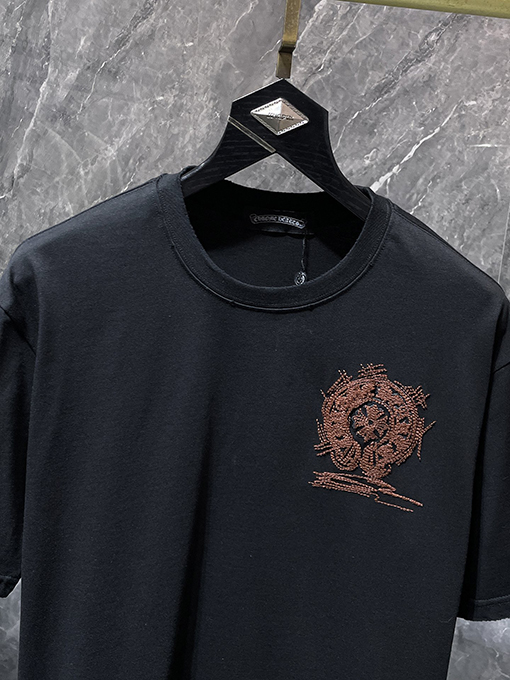 クロムハーツ ウォッシュとダメージをしたクラシックな馬蹄刺繍の半袖Tシャツ
