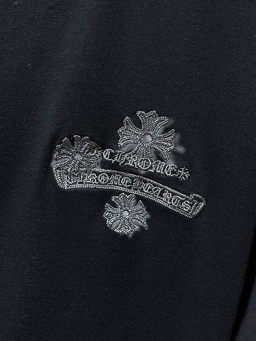クロムハーツ 馬蹄とサンスクリット十字の刺繍が施された半袖Tシャツ