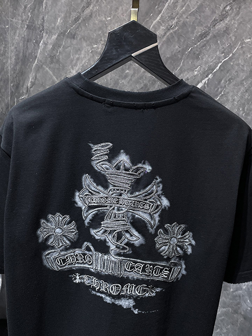 クロムハーツ 馬蹄とサンスクリット十字の刺繍が施された半袖Tシャツ