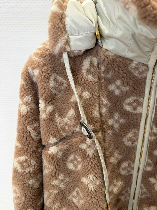 ルイヴィトン モノグラムのスタンドカラージャケット