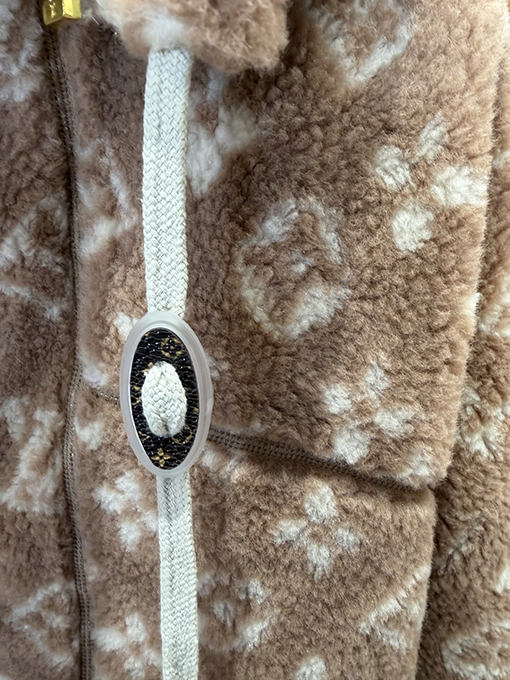 ルイヴィトン モノグラムのスタンドカラージャケット