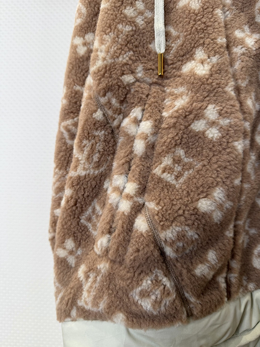 ルイヴィトン モノグラムのスタンドカラージャケット