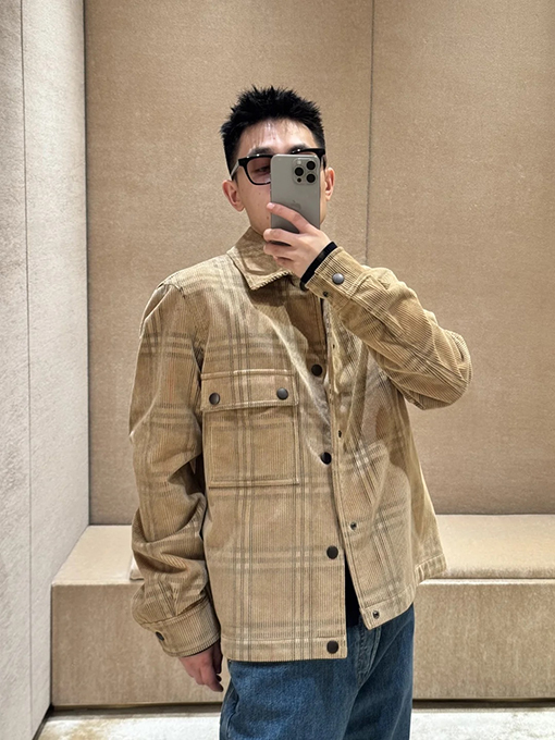 バーバリー クラシックなチェック柄コーデュロイのラペルコート