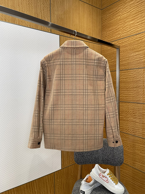 バーバリー クラシックなチェック柄コーデュロイのラペルコート