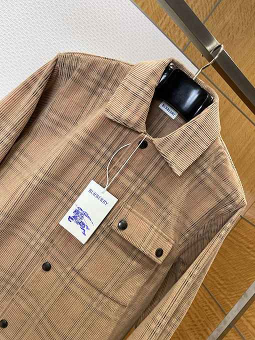 バーバリー クラシックなチェック柄コーデュロイのラペルコート