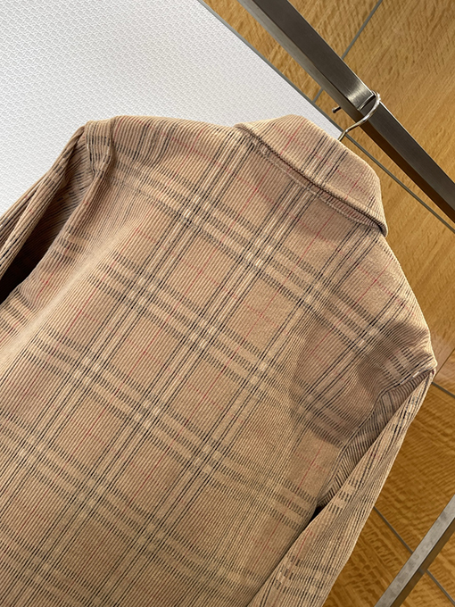 バーバリー クラシックなチェック柄コーデュロイのラペルコート