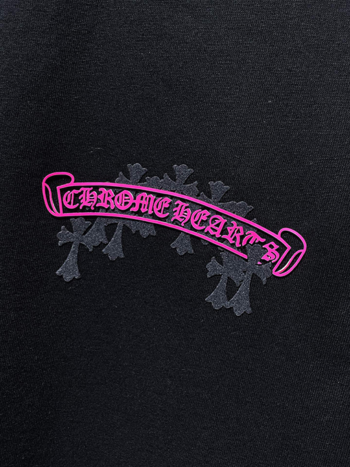 クロムハーツコピー クラシックなサンスクリットのスクロール彫刻半袖Tシャツ