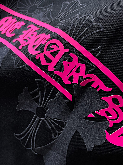 クロムハーツコピー クラシックなサンスクリットのスクロール彫刻半袖Tシャツ