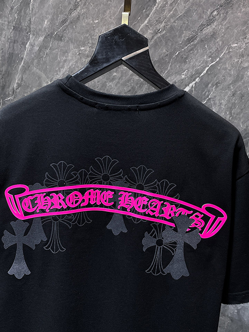 クロムハーツコピー クラシックなサンスクリットのスクロール彫刻半袖Tシャツ