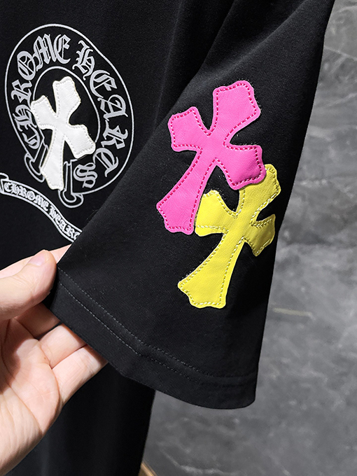 クロムハーツ カラフルなクロス柄のレザーサンスクリットホースシュー半袖Tシャツ