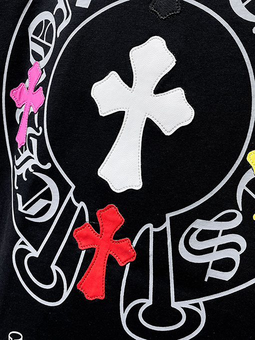 クロムハーツ カラフルなクロス柄のレザーサンスクリットホースシュー半袖Tシャツ