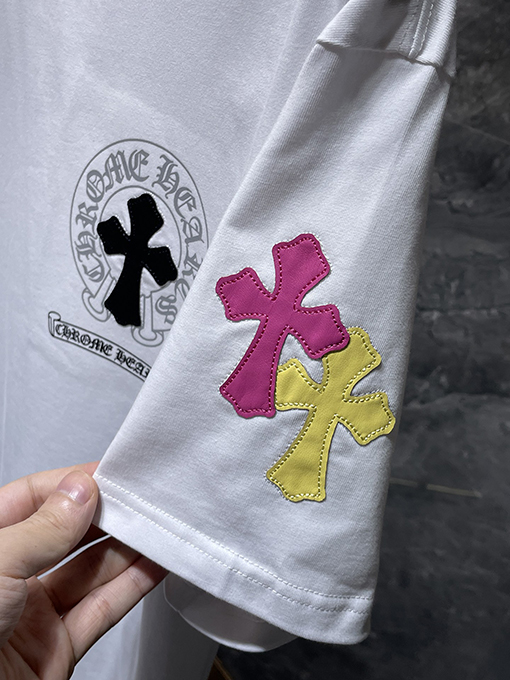 クロムハーツ カラフルなクロス柄のレザーサンスクリットホースシュー半袖Tシャツ