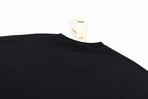 ヴェトモンスーパーコピー VETEMENTS レトロプリントクルーネックスウェットシャツ