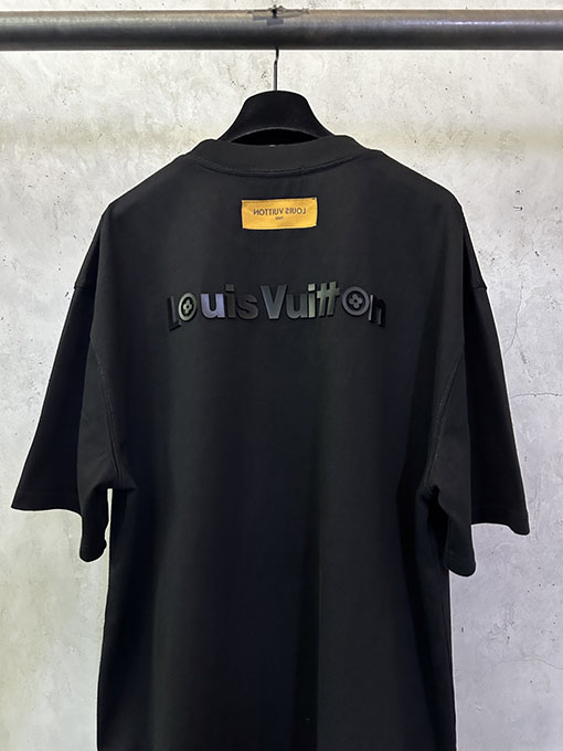ルイヴィトン LOUIS VUITTON フロントとバックに新しいロゴがった厚のクルーネック半袖Tシャツ