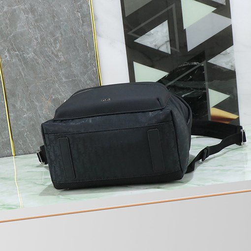 ディオールスーパーコピー Oblique シンプルなシルエットのジャカードプリントバックパック