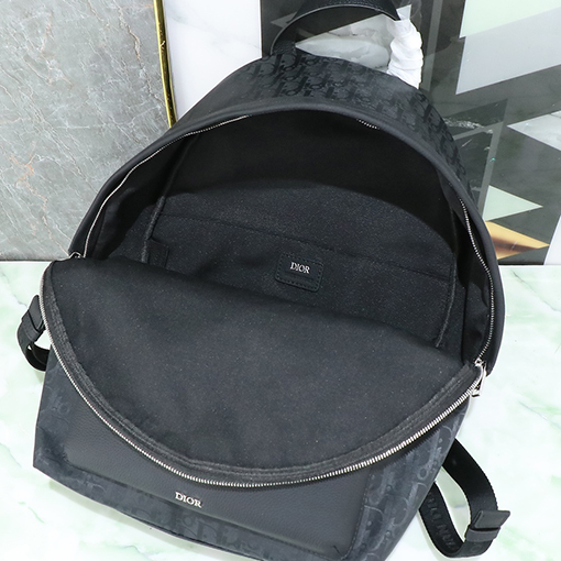 ディオールスーパーコピー Oblique シンプルなシルエットのジャカードプリントバックパック