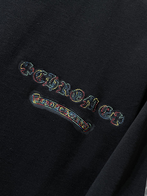 クロムハーツコピー 重なり合うカラフルな十字架サンスクリット刺繍半袖Tシャツ