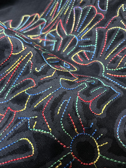 クロムハーツコピー 重なり合うカラフルな十字架サンスクリット刺繍半袖Tシャツ