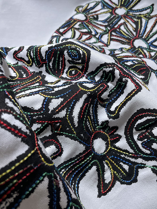 クロムハーツコピー 重なり合うカラフルな十字架サンスクリット刺繍半袖Tシャツ