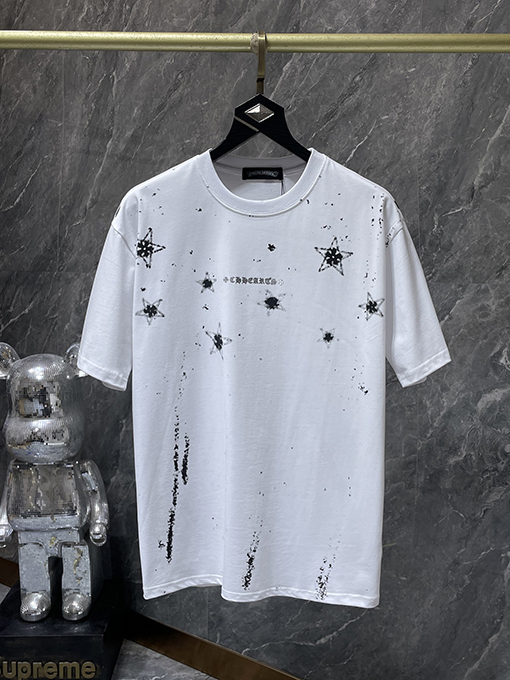 クロムハーツ クラシックなスノーフレーク五芒星の横きサンスクリット文字の彫刻がされた半袖Tシャツ