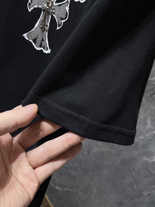 クロムハーツスーパーコピー 重なりう鉄十字サンスクリット半袖Tシャツ