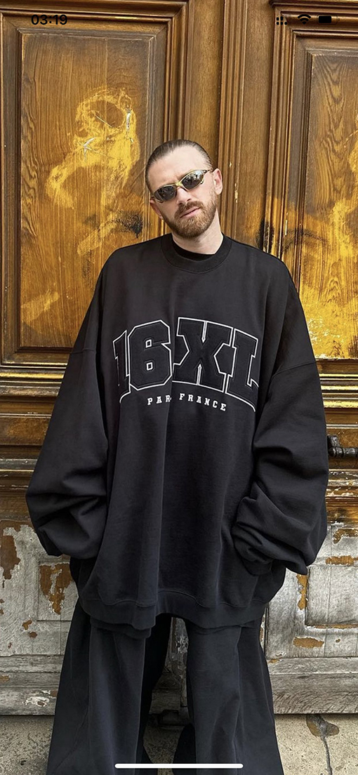 ヴェトモン VETEMENTS 刺繍り16XLクルーネックスウェットシャツ