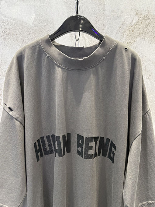 バレンシアガ human being プリント文字のダメージをしたイレギュラーヘムのシリーズ半袖Tシャツ
