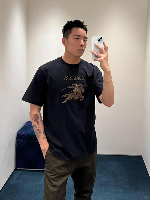 バーバリースーパーコピー レターウォーホース刺繍クルーネック半袖Tシャツ