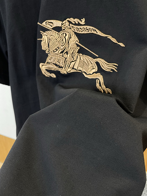 バーバリースーパーコピー レターウォーホース刺繍クルーネック半袖Tシャツ