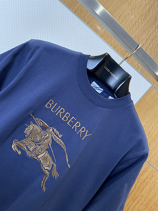 バーバリースーパーコピー レターウォーホース刺繍クルーネック半袖Tシャツ