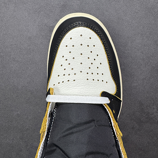 ナイキスーパーコピー 藤原ヒロシの三者コラボレーション白、青、赤のシューズ